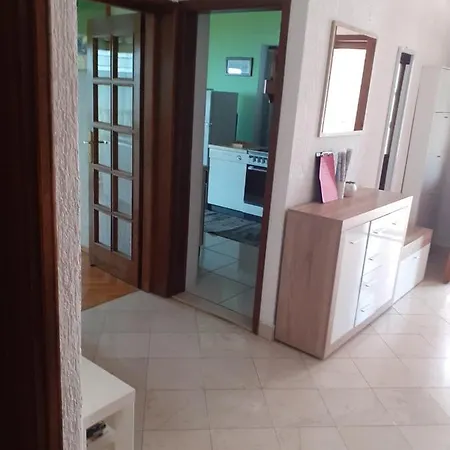 Apartment Vrata Jadrana 1 *