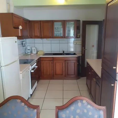 Apartment Vrata Jadrana 1 *