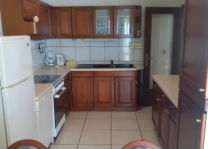 Apartment Vrata Jadrana 1 *